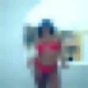 Efua, 37 ans, connectée à Acq pour un plan cul