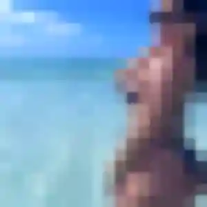 Oumou, 22 ans, en ligne à Arpajon-sur-Cère pour une rencontre coquine