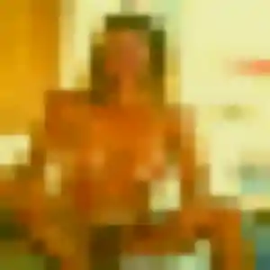 Louna de Aschbach, 32 ans - plan cul discret