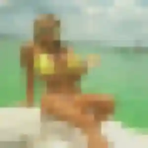 Zara, 23 ans, connectée à Chélieu pour une rencontre coquine