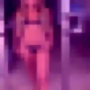 Faustine, 43 ans, disponible à Dragey-Ronthon pour un plan cul