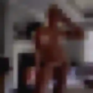 Yaa, 22 ans, connectée à Gourbeyre pour une rencontre coquine