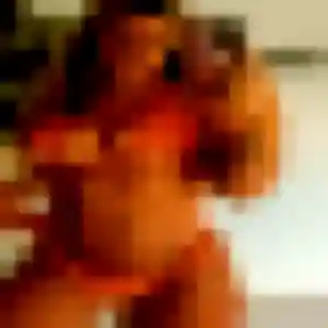Découvre Oluchi, 23 ans à Jambville en privé