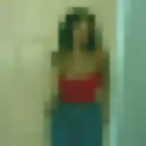 Khadija, femme de 24 ans propose plan cul à Landrévarzec