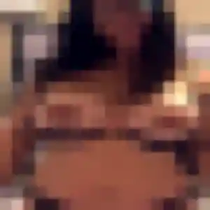Ifeoma, fille de 23 ans cherche plan cul à Les Pineaux