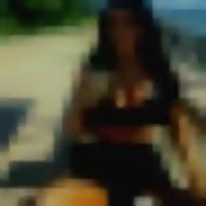 Oumy, 25 ans, en ligne à Les Ventes pour une rencontre coquine