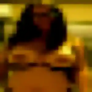 Photo de Gladys à Montilliers (32 ans) - plan cul discret