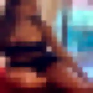 Salamata, 36 ans, en ligne à Naucelles pour une rencontre coquine