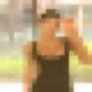 Amenan, 22 ans, en ligne à Niévroz pour une rencontre coquine
