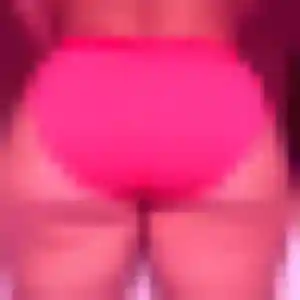 Titi, femme de 24 ans veut plan cul à Noves