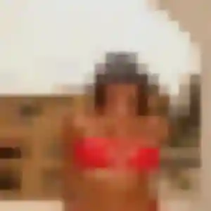 Joy, fille de 22 ans propose plan cul à Orly