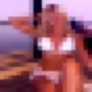 Daphné, 33 ans, en ligne à Plomodiern pour une rencontre coquine