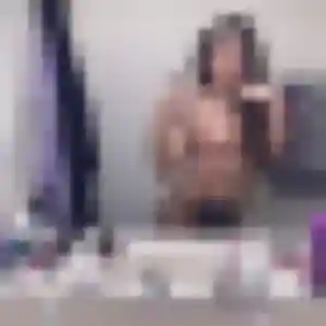 Neema, 25 ans, connectée à Plouigneau pour une rencontre coquine