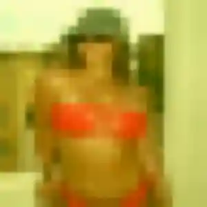 Efua, 37 ans, en ligne à Questembert pour une rencontre coquine