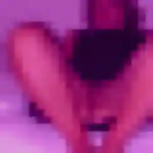 Photo de Zoé à Saclas (22 ans) - plan cul gratuit