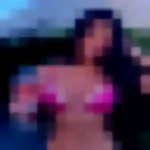 Farida, 28 ans, connectée à Saint-André-de-Roquepertuis pour une rencontre coquine