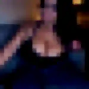 Khady, femme de 44 ans veut plan cul à Saint-Clair-de-Halouze