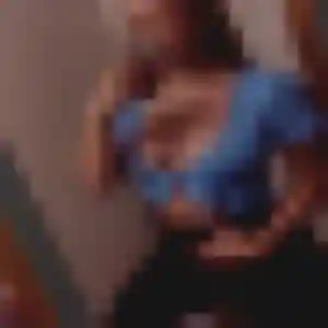 Ngozi, 38 ans, connectée à Saint-Étienne-de-Maurs pour une rencontre coquine