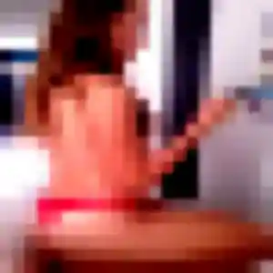Découvre Henriette, 30 ans à Saint-Gilles-Croix-de-Vie en privé