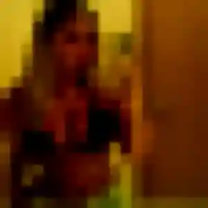 Photo de Hawa à Saint-Marc-le-Blanc (23 ans) - plan cul anonyme