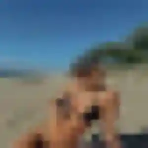 Photo exclusive de Nneka, 22 ans à Saint-Ouen-sur-Seine - plan discret