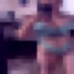 Rejoins Amira, 31 ans à Saint-Servant en privé