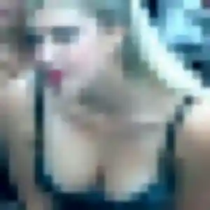 Nadège, 32 ans, connectée à Saint-Victor-sur-Rhins pour une rencontre coquine