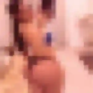 Atieno, 22 ans, disponible à Saint-Vincent-de-Connezac pour un plan cul