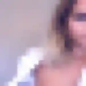 Philippine, 35 ans, connectée à Salins-les-Bains pour une rencontre coquine