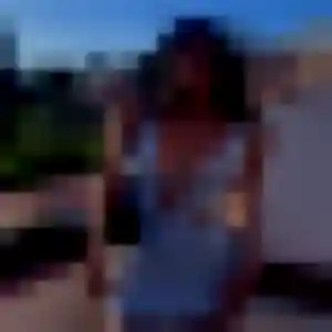 Aliyah, 22 ans, connectée à Tain-l'Hermitage pour un plan cul