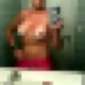 Olufunmi, femme de 43 ans propose plan cul à Verdun-sur-le-Doubs